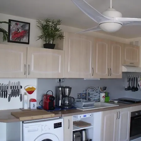 T2, 7 Jours Minimum, Climatise, 3 Etoiles, 40m2 ,parking Prive, 300m, Wifi, Piscines, Tres Propre, Ascenseurs, En Etage * Le Grau-du-Roi